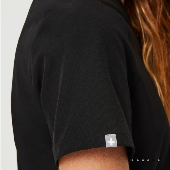 Figs Black Scrub Top - Picture 4 of 6